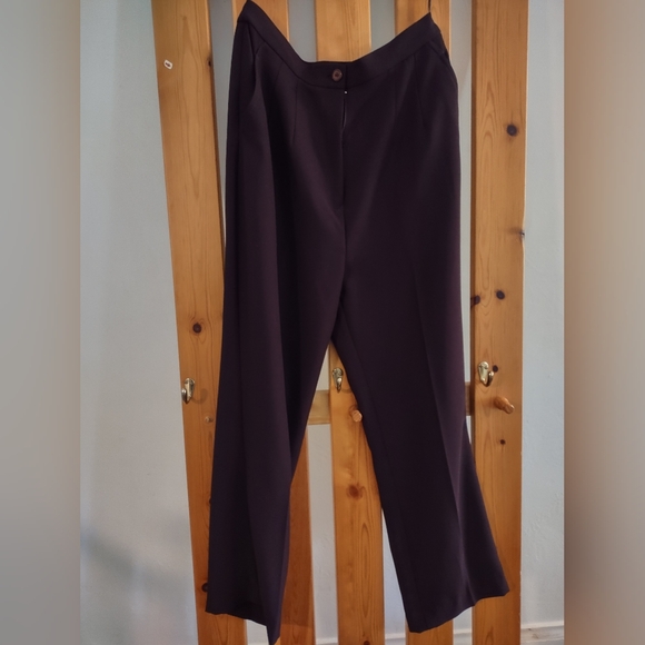 Two piece/women suit - Picture 3 of 7